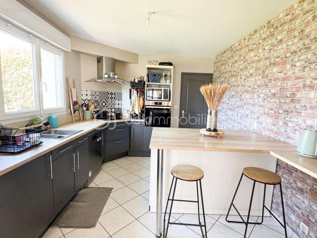 Maison à SAINT-PIERRE-LA-COUR