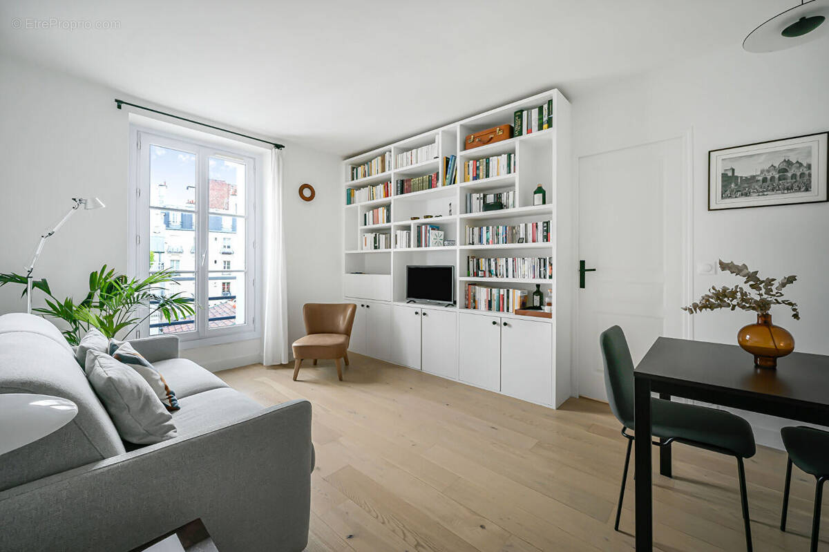 Appartement à PARIS-14E