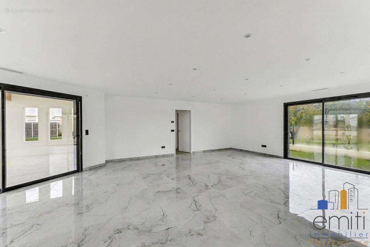 Maison à BRUGUIERES