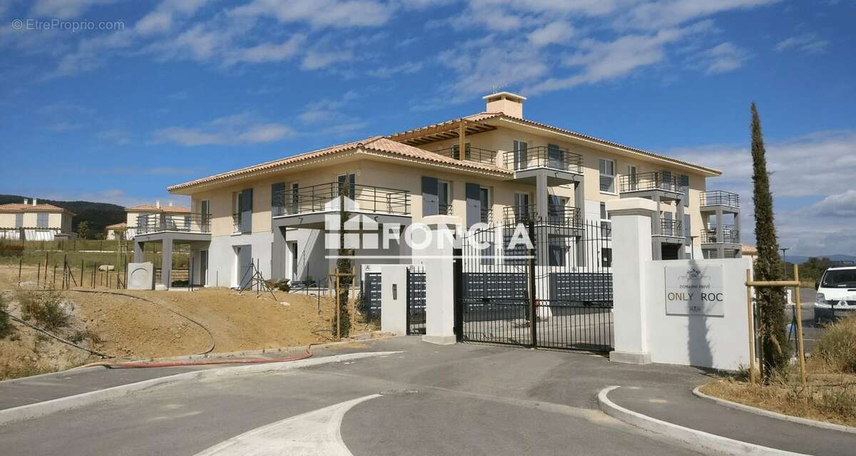 Appartement à ROQUEBRUNE-SUR-ARGENS