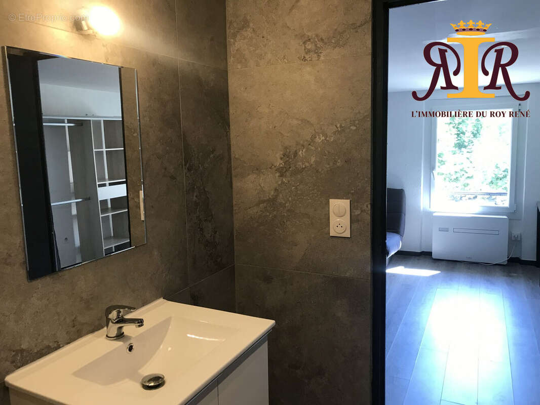 Appartement à LA TOUR-D&#039;AIGUES