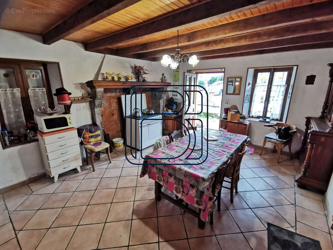 Maison à CUNLHAT