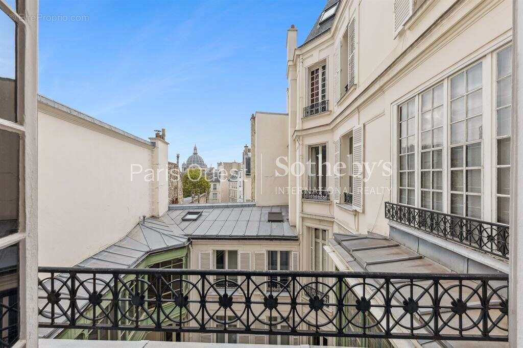 Appartement à PARIS-8E