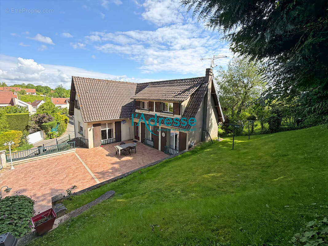 Maison à MAURECOURT