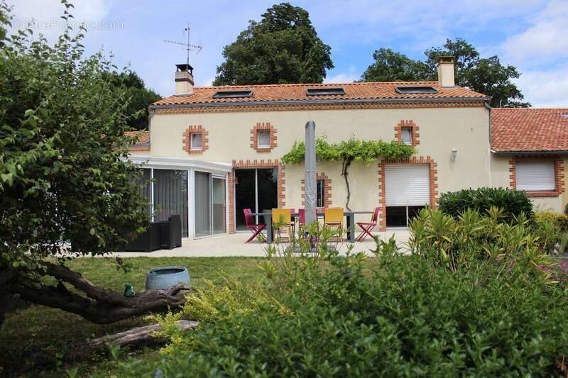 Dpt Maine et Loire (49), à vendre proche  de Cholet, maison de caractère avec 6 chambres sur 3750 m² de terrain + dépendance - photo 5