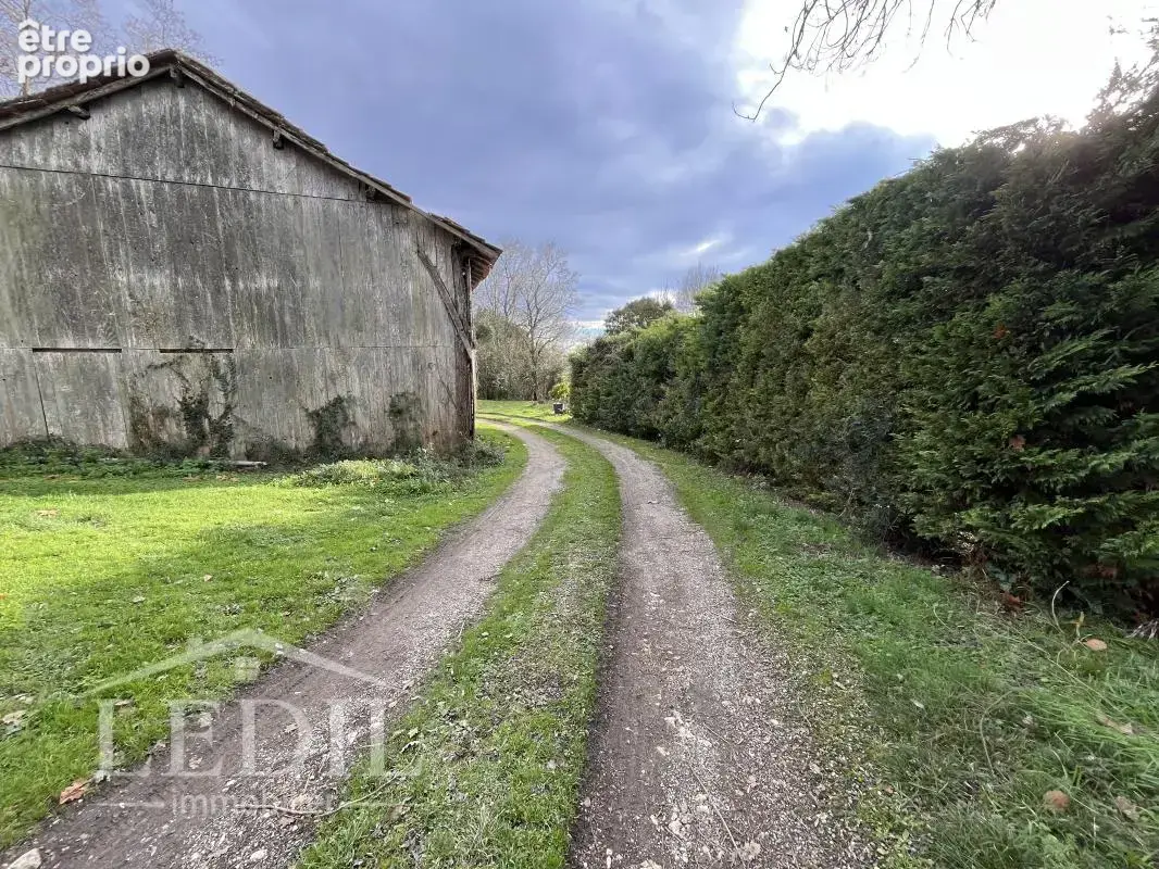 Maison de village av dépendances, piscine, terrain - photo 7