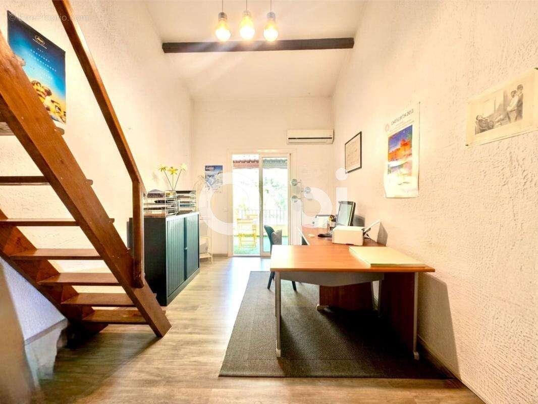 Logement avec terrasse - place de parking privée et cave - piscine / résidence sécurisée - photo 5