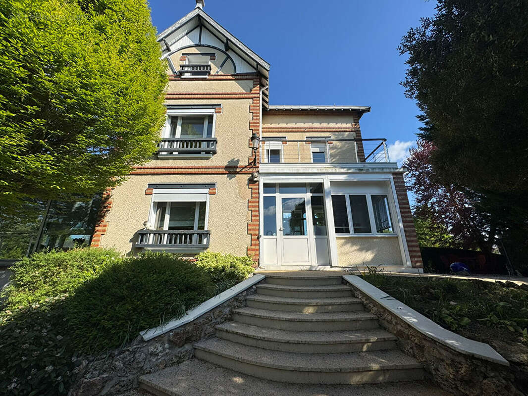 Maison à BEZANNES