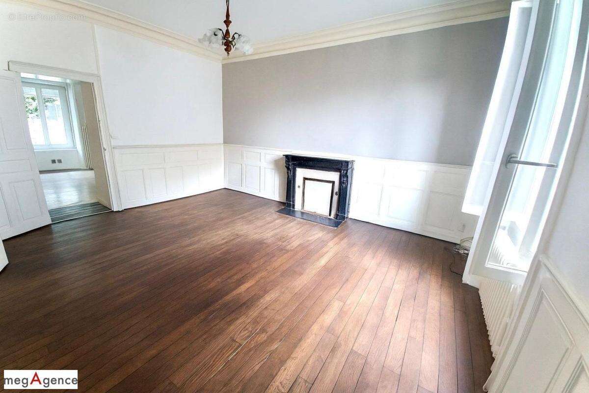 Appartement à FOUGERES