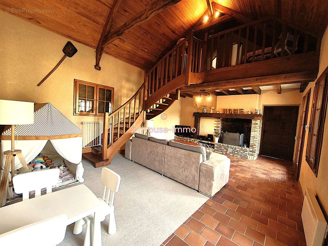 Maison à MEZERAY