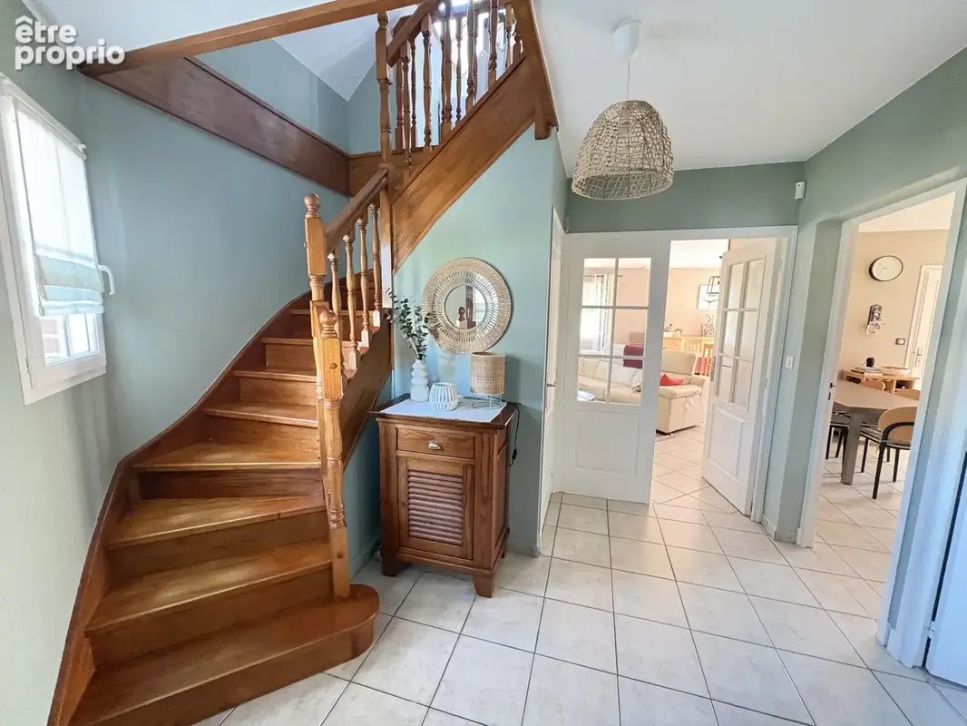 A saisir superbe villa bâtie sur 731 m2 avec  4 chambres et garage 2 voitures - photo 4