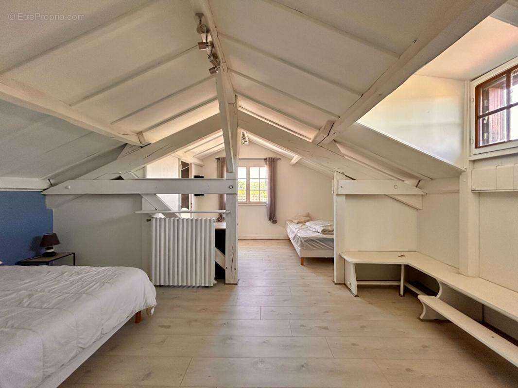 Maison à NOTRE-DAME-DE-SANILHAC