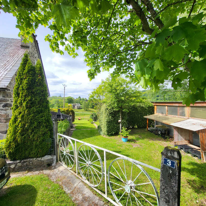 Maison à RIOM-ES-MONTAGNES