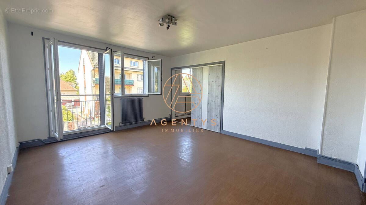 Appartement à LE PLESSIS-TREVISE