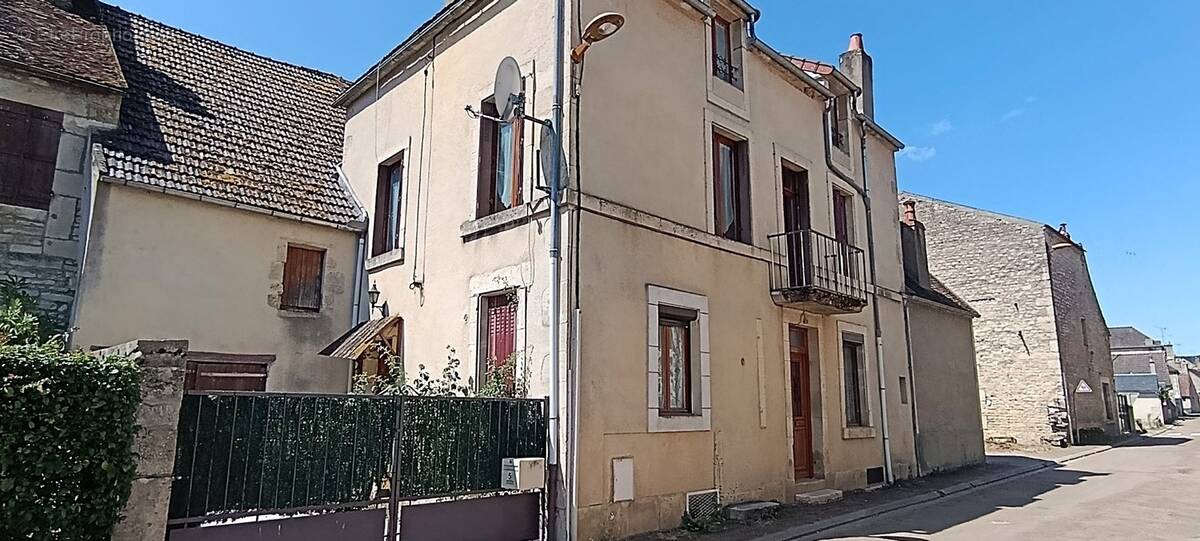 Maison à DORNECY