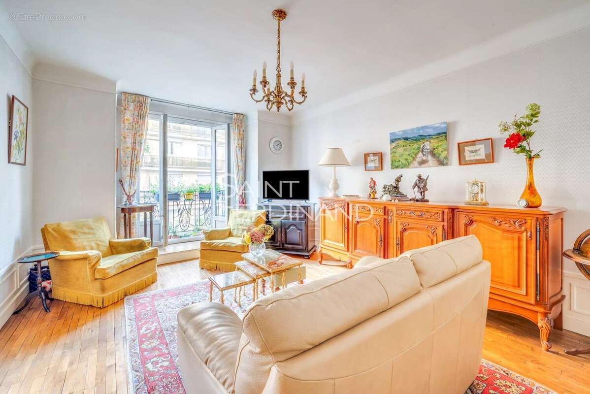 Appartement à NEUILLY-SUR-SEINE