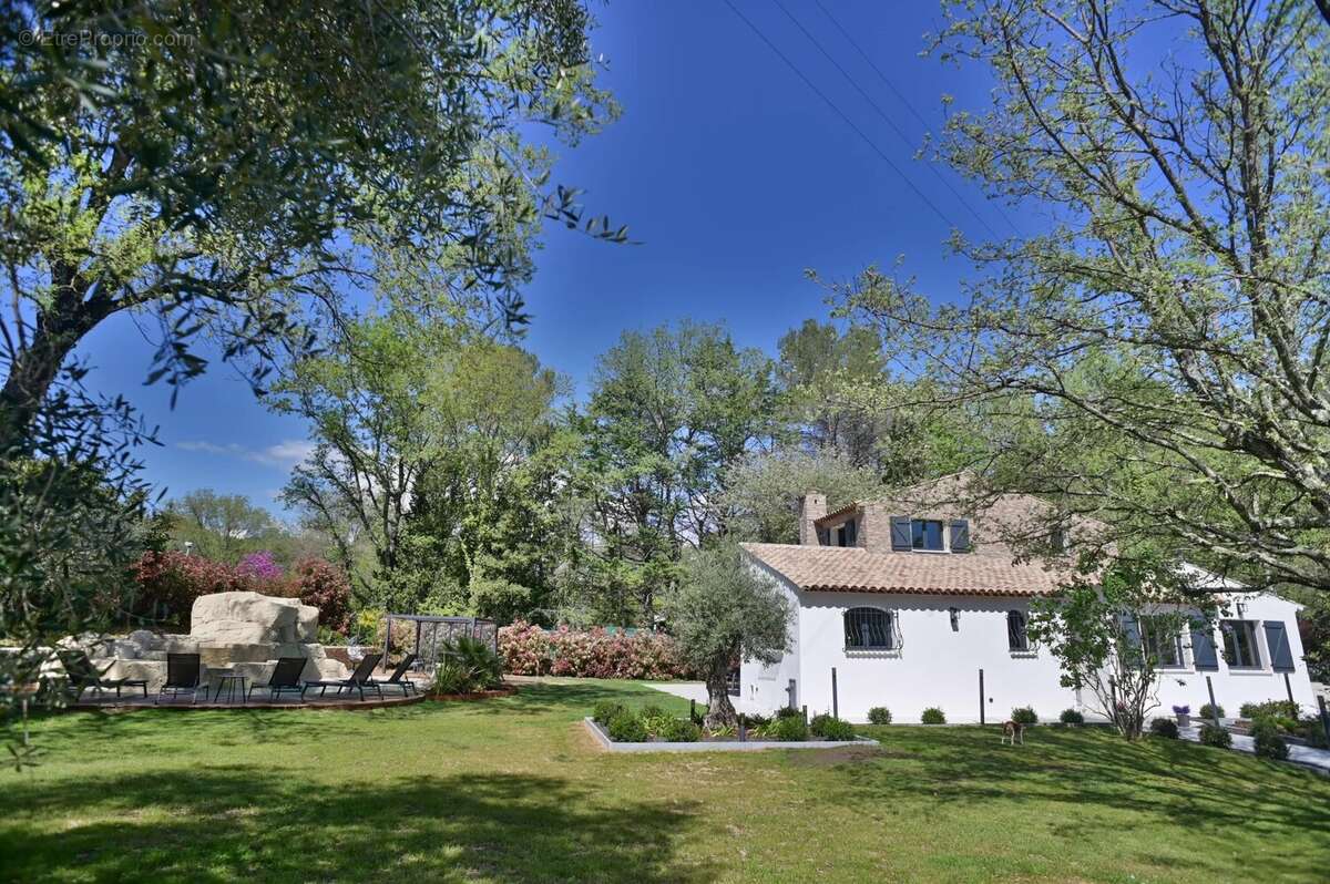 Maison à ROQUEFORT-LES-PINS