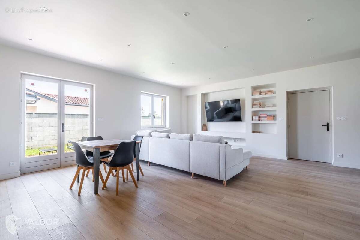 Maison à SAINT-GEORGES-DE-RENEINS