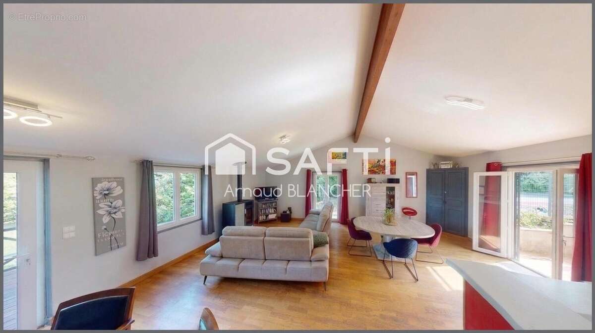 Maison 155 m² à Voeuil-Et-Giget  - photo 2