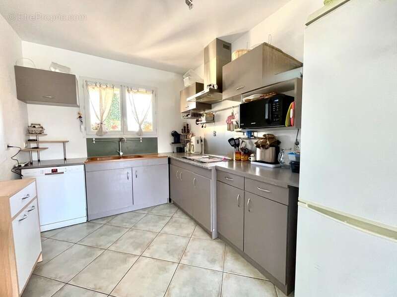 Maison à SAINT-LAURENT-D'AIGOUZE