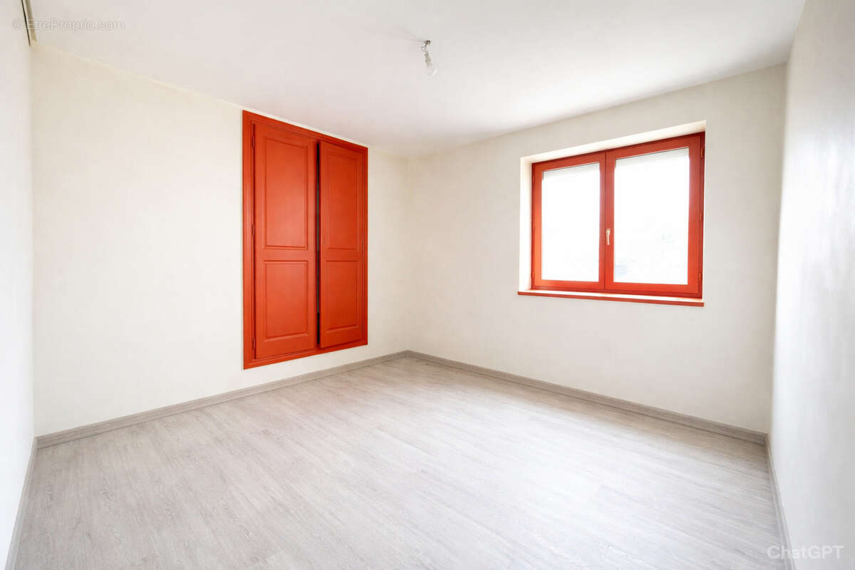Maison à ORLIENAS
