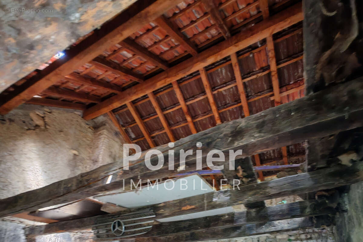 Grange à réhabiliter avec permis - photo 3