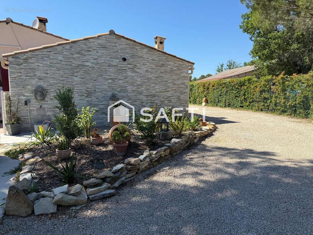 Maison 238 m² à Ollieres  - photo 9