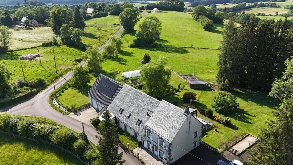 Maison à SAINT-SAUVES-D'AUVERGNE