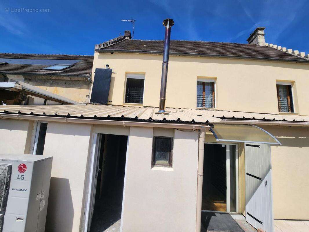 Appartement à CUISE-LA-MOTTE