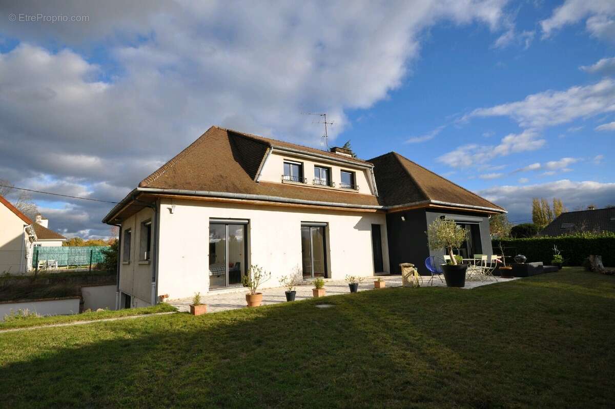 Maison à BRUYERES-LE-CHATEL