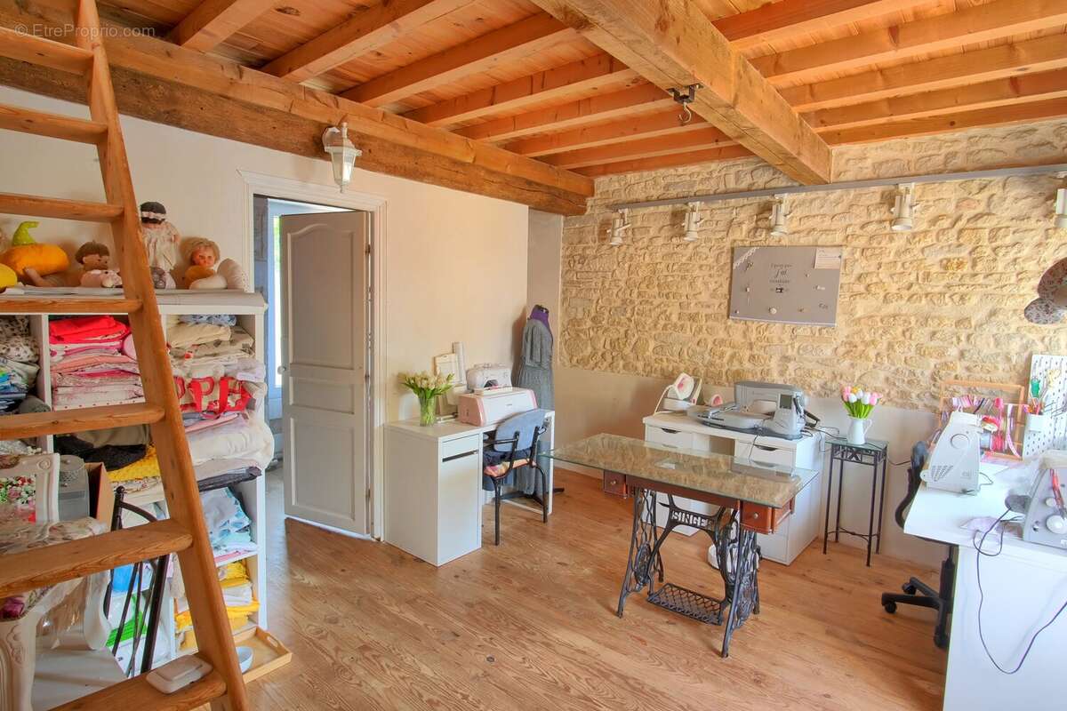 REVIERS - Maison en pierre 130m² avec 4 chambres & jardin - photo 8
