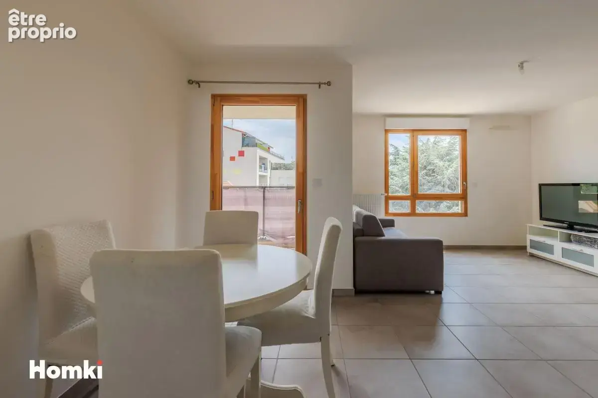 Appartement T3 de 65 m² avec terrasse et place de parking à Vénissieux 69200, Boulevard Laurent Gérin - photo 1