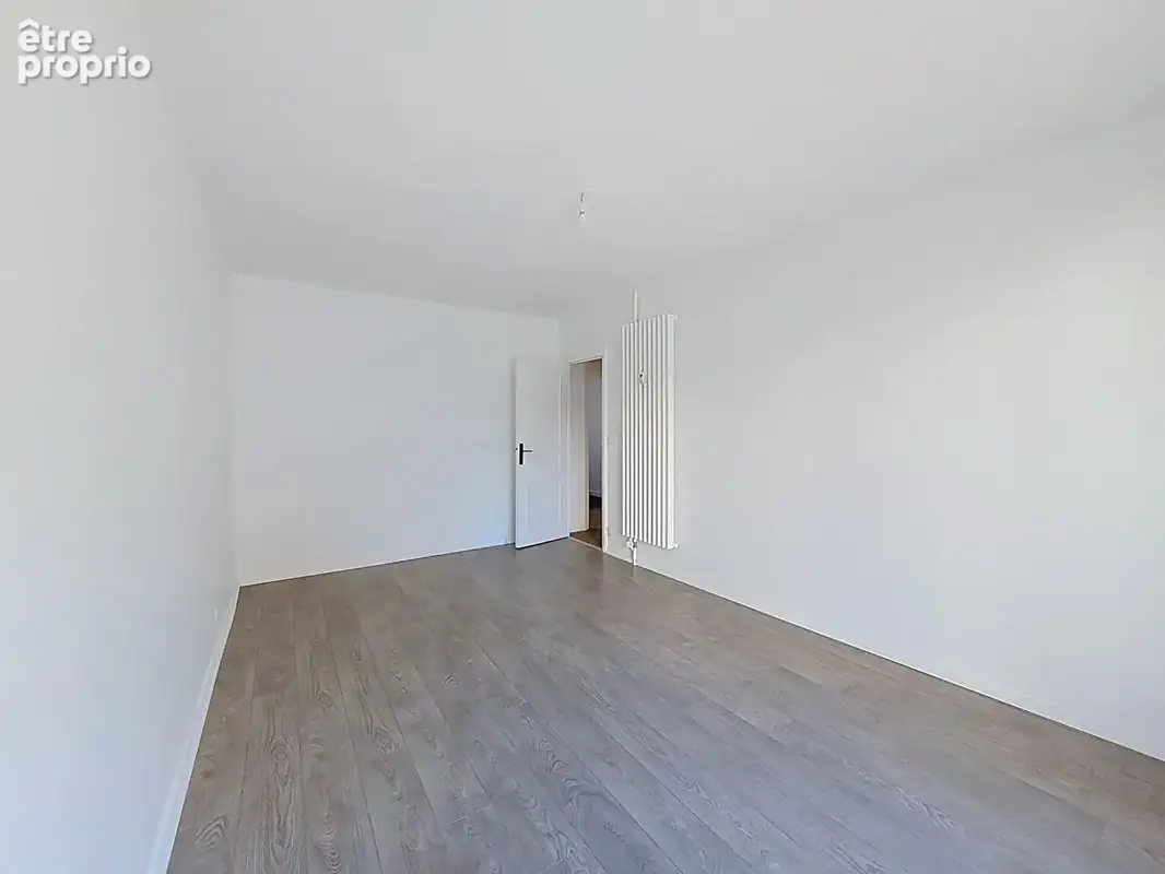 Appartement F3 entièrement rénové  de 100m³ avec terrase , ascenseur et garage - photo 6