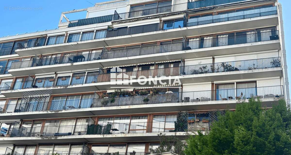 Appartement à PARIS-14E