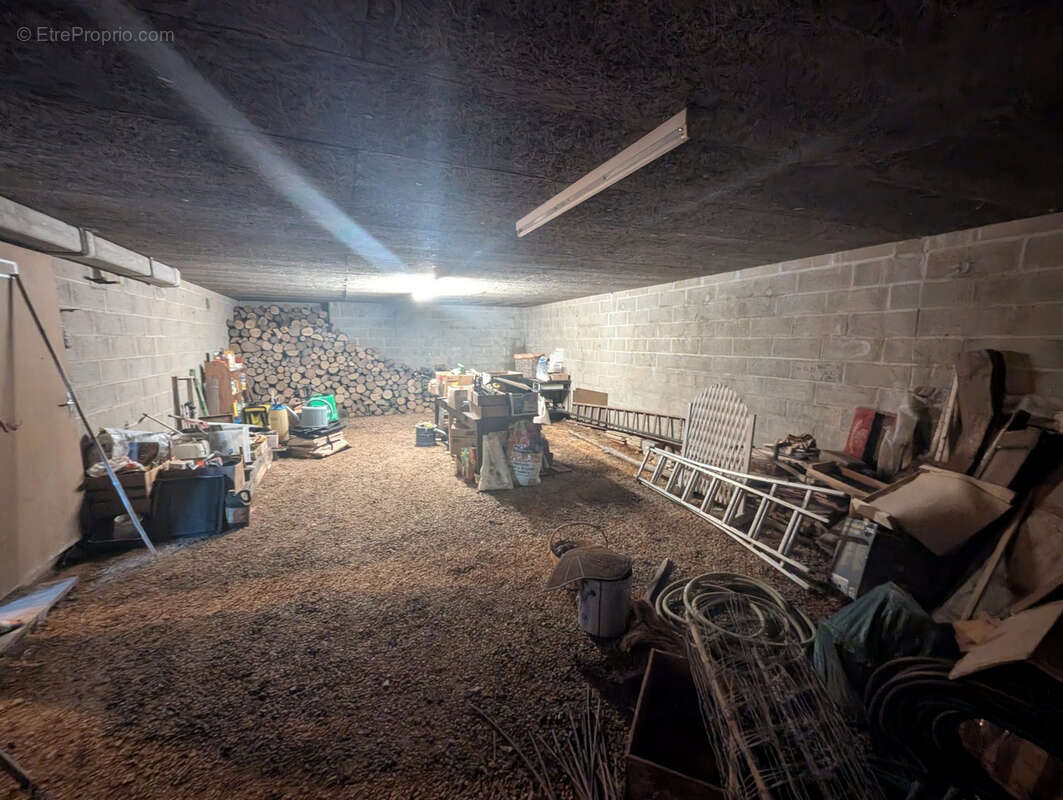 Maison à MONTGIVRAY