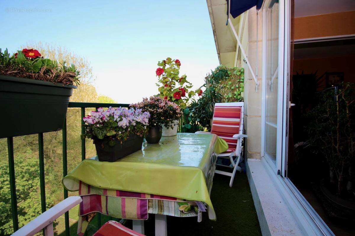 Appartement à NEAUPHLE-LE-CHATEAU