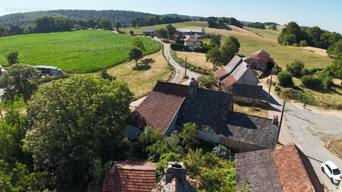 Maison à SAINT-MAMET-LA-SALVETAT
