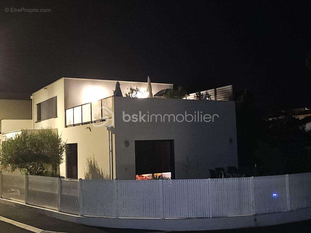 A vendre villa recente trois faces de 108m² sur terrain de 300m² en impasse a saint cyprien plage - proche du port - trois chamb - photo 27