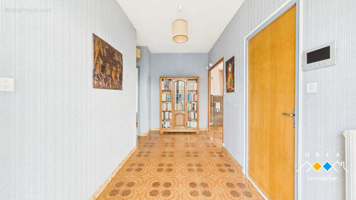 Maison à BRIN-SUR-SEILLE