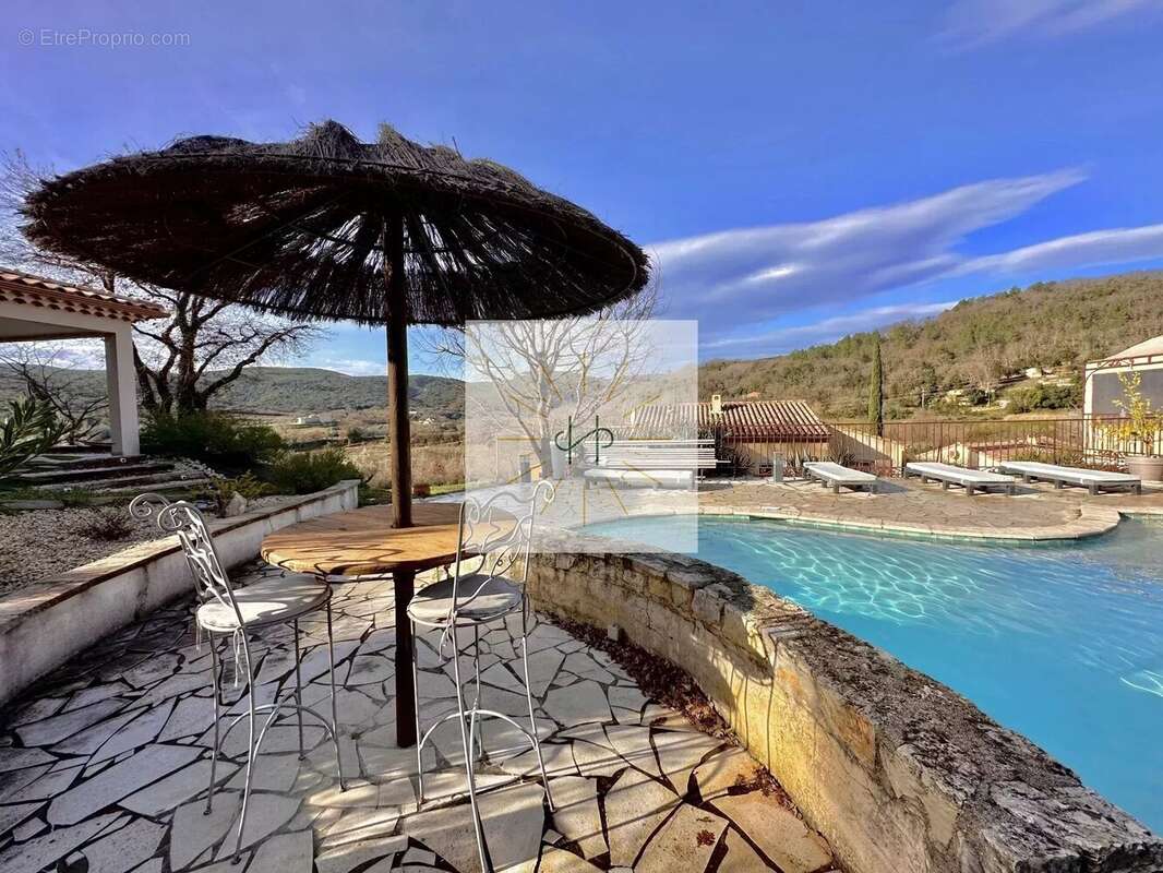 Maison à SAINT-MONTAN