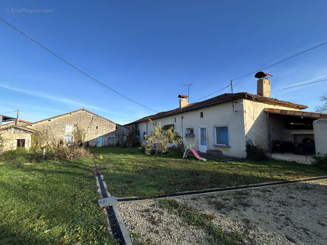 Maison à CELLEFROUIN