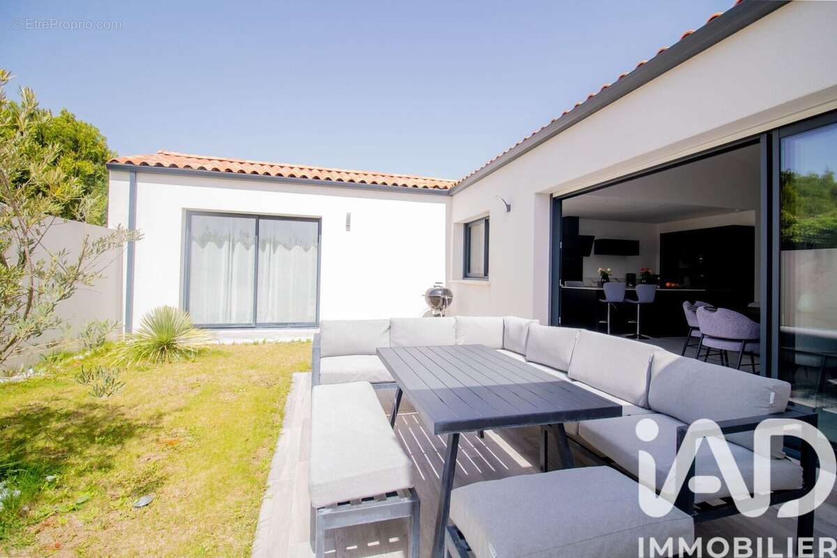 Maison 164 m² à Nieul-Sur-Mer  - photo 2