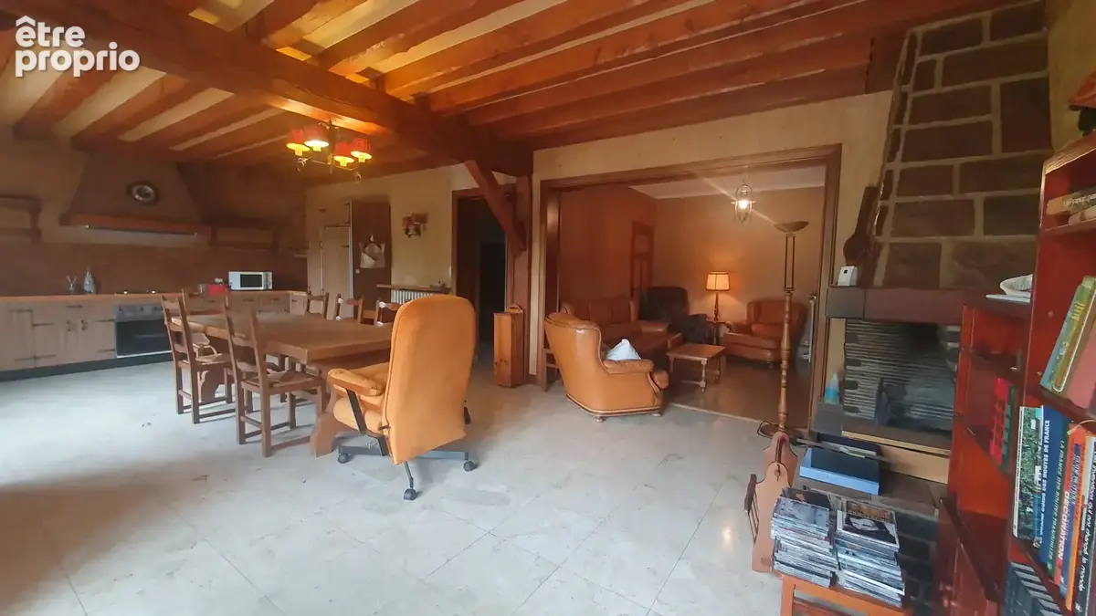 Maison familiale avec sous-sol complet, dépendance et beau terrain plat de 2 038 m2 - photo 2