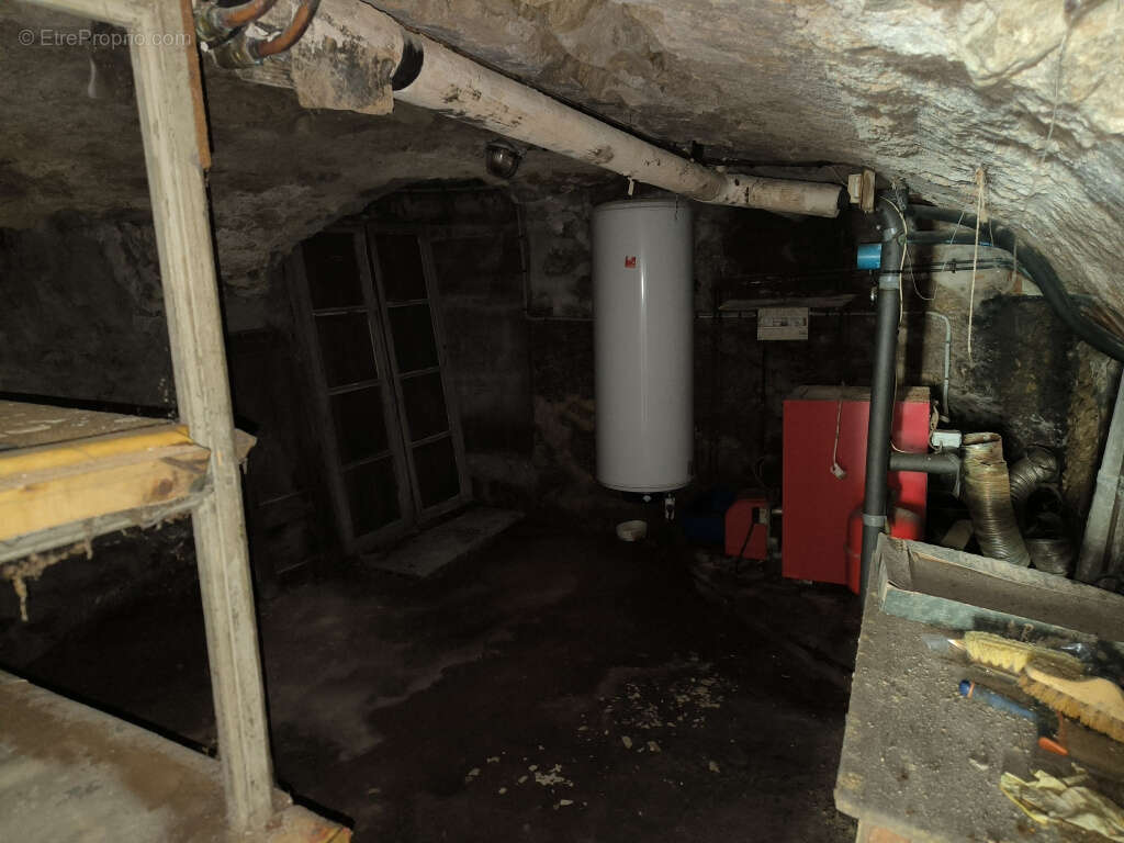 Maison à MOULINS-ENGILBERT