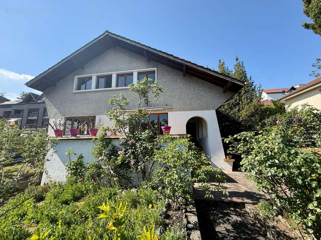 Maison à AMBILLY