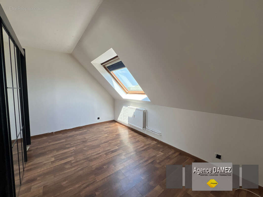 DOURDAN, Duplex 4 pièces de 110 m² avec garage, cave et parking - photo 6