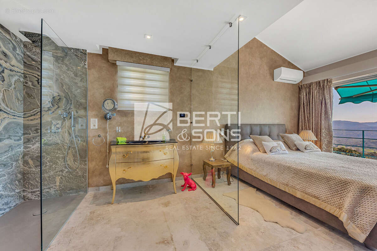 Appartement à MANDELIEU-LA-NAPOULE