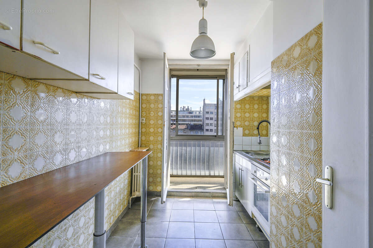 Appartement à MARSEILLE-3E
