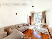 Un séjour de 15m2 baigné de lumière - Appartement à PARIS-8E