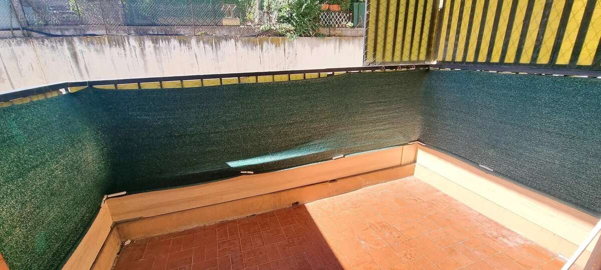 Appartement à SAINT-LAURENT-DU-VAR